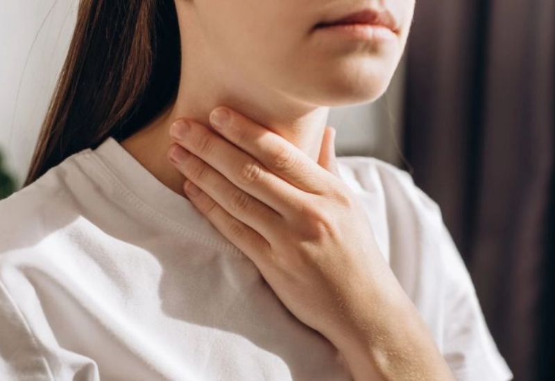 Khó nuốt nước bọt: Cơ thể đang ngầm báo động gì? Khó nuốt nước bọt: Cơ thể đang ngầm báo động gì?